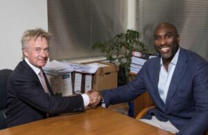 OFICIAL: Sol Campbell tem novo clube.