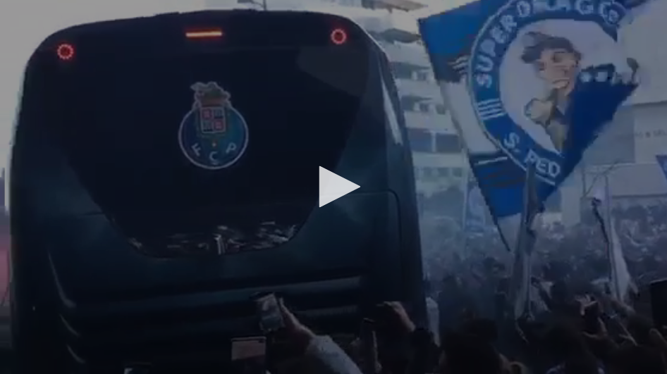 Plantel do FCPorto sai com apoio dos adeptos