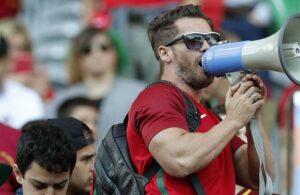 Líder dos Super Dragões cria música para ficares em casa