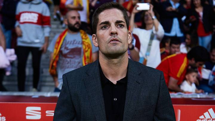 OFICIAL: Moreno despedido.