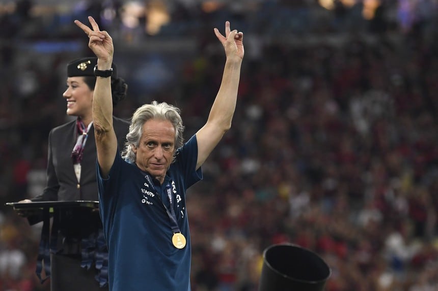 Jorge Jesus pode vir acompanhado com dois jogadores.