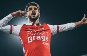 Paulinho a caminho de Inglaterra por 30 milhões.