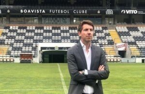 OFICIAL: Seabra ruma ao Boavista.