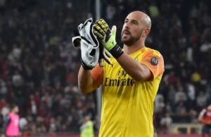 Valência tenta Pepe Reina.