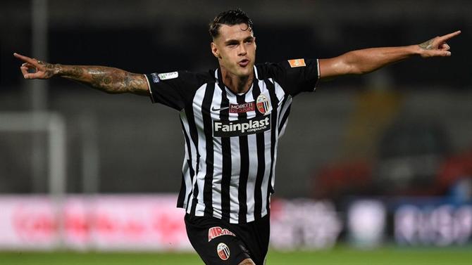 Scamacca perto de ser “Gverreiro”.