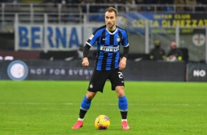 Eriksen com porta aberta.