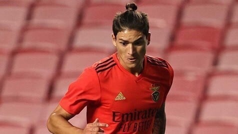 “Barça” persegue Darwin.