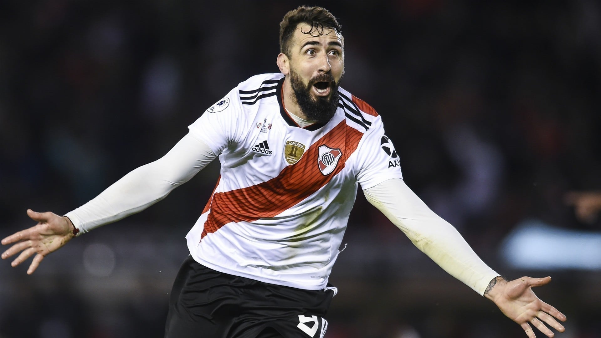 OFICIAL: Pratto a caminho da Eredivisie.