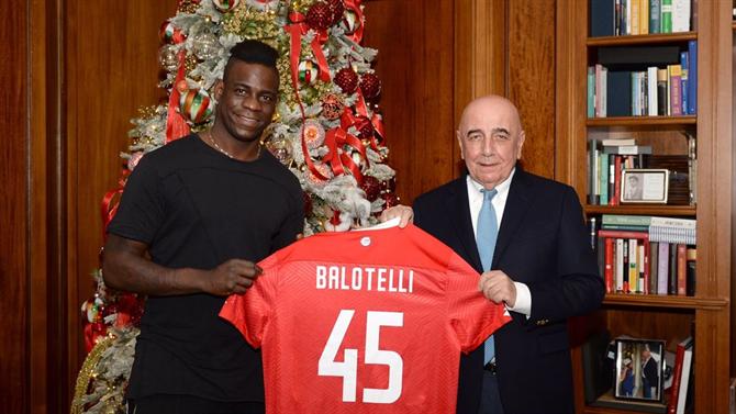 OFICIAL: Balotelli ruma à Serie B.