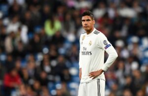 Varane com as portas abertas.