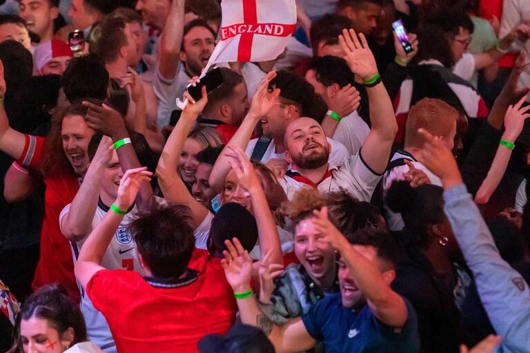 INGLESES QUEREM FERIADO PARA CELEBRAR O EUROPEU