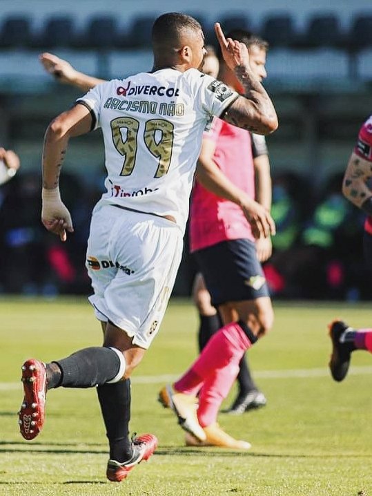 FC Paços denuncia racismo em Vizela