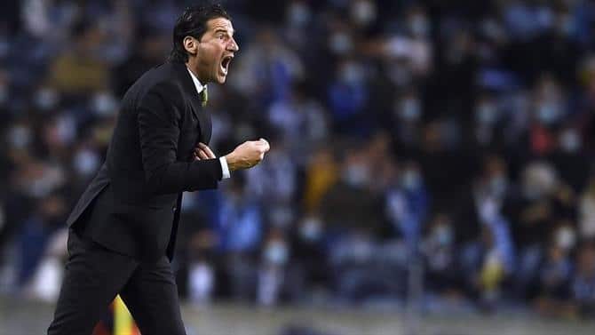 Jorge Simão a comemorar momentos de treinamento do FC Paços