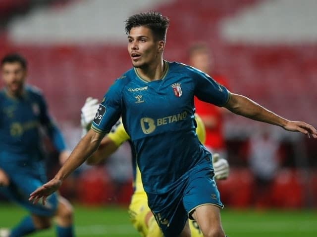 Brentford apresenta proposta por Francisco Moura