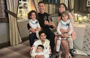 Ronaldo felicita o ano novo e projeta futuro: “Trabalhar e jogar mais”