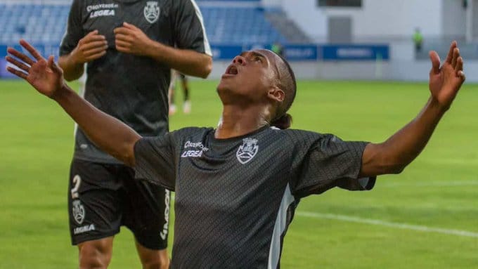 Levante aponta a avançado do Feirense