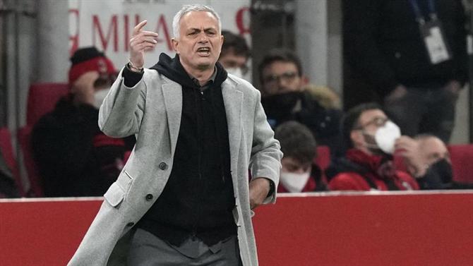 Mourinho volta a criticar arbitragem na Itália