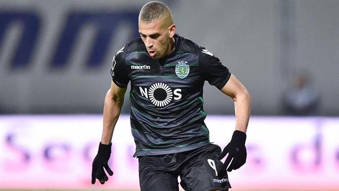 Slimani regressa aos Leões