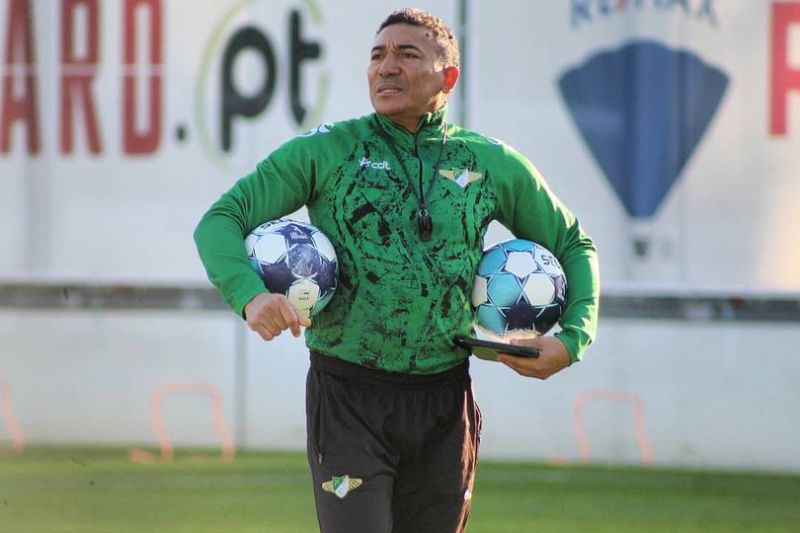 Lito Vidigal fora após um mês no comando