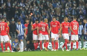 Benfica pede mais exigências no VAR; veja nota