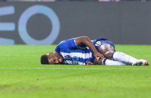 Manafá operado de lesão no joelho com sucesso