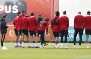 Benfica em campo pelas quartas de final da Champions
