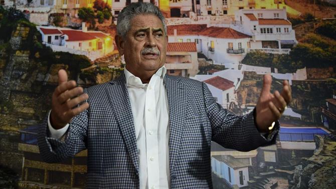 Ex presidente do Benfica garante que não roubou a equipa
