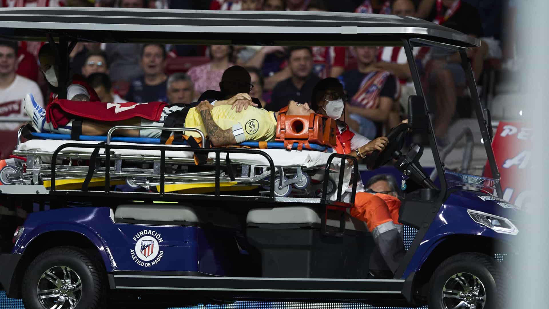 Lesão de Otávio frente ao Atlético afasta-o dos relvados