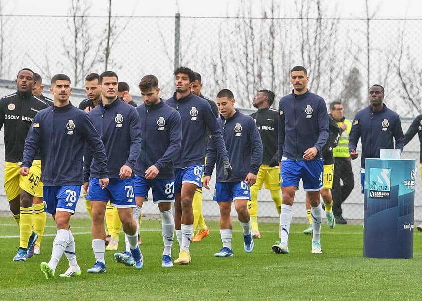 Jogador do FC Porto respira de alívio após conseguir sair!